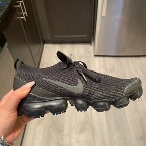 BLACK NIKE VAPORMAX